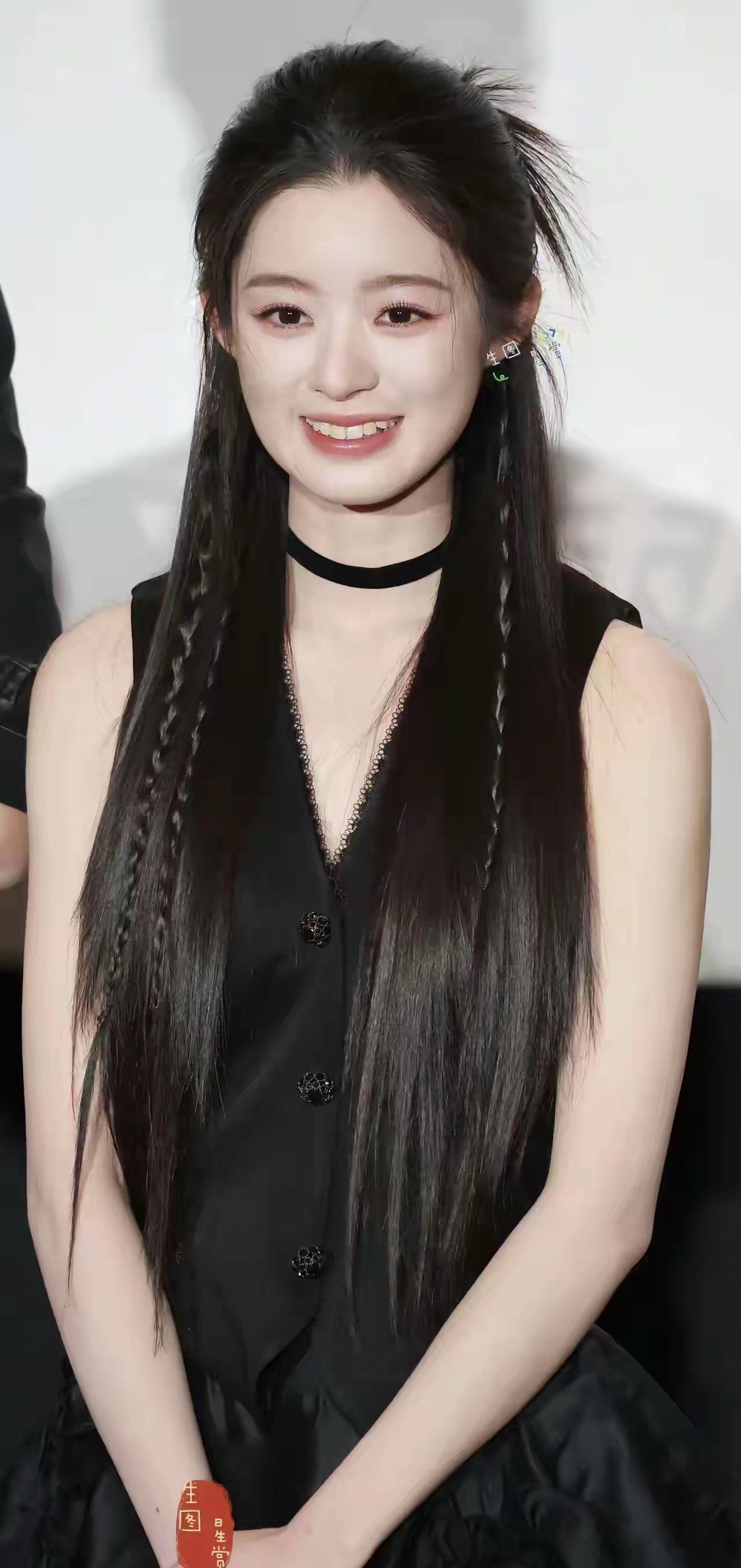 长相和演技都没法比较，可她确比赵丽颖少奋斗十年