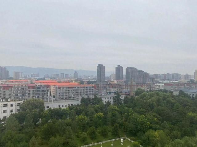 弱冷空气来扰 内蒙古未来三天雨水增多 局地中雨 西部多地普降4~6℃ 需防范霜冻