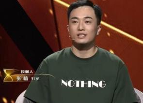 2021年，四川30岁男子每天和57岁母亲一起睡，他洗澡时，母亲也待在浴室，他不