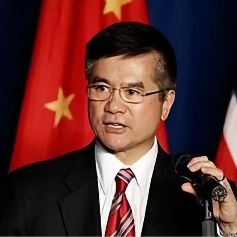 “不希望中国造出尖端芯片！”美国前华裔州长骆家辉，家族三代都在美奋斗，他在位时猛