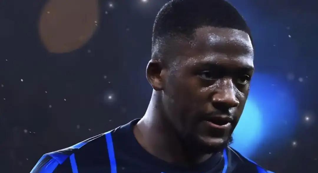 利物浦半夜收到传真。不是皇马，是国米。1800万现金+200万浮动——距离心理