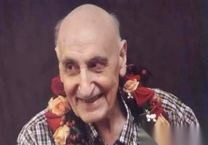 这事儿放今天你敢信？一个法国贵族，把巴黎的房子都给抵押了，就为了凑钱，送70多个