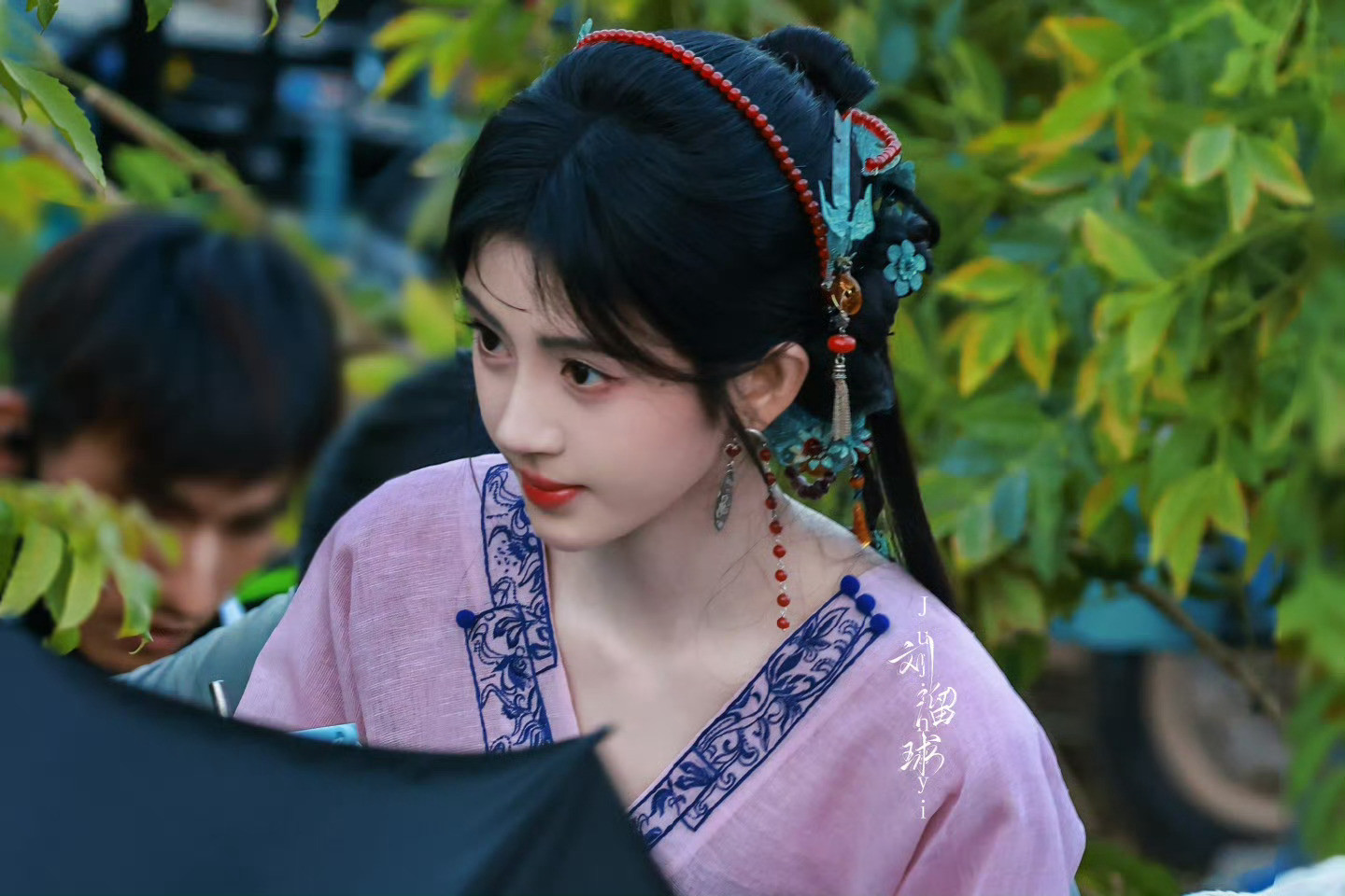 鞠婧祎来战新鲜的路透，好美啊[抱抱][抱抱][抱抱]​​​