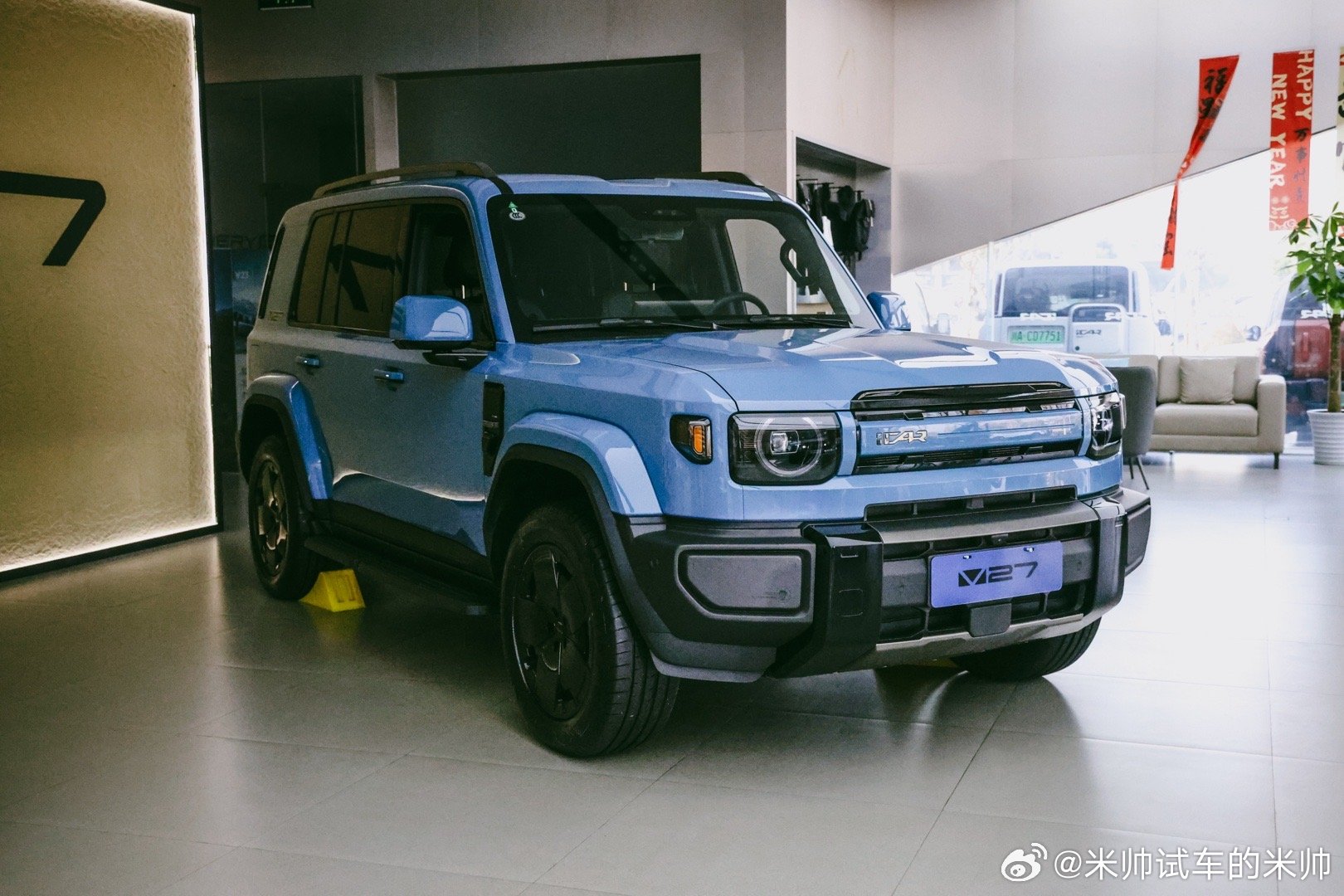 到店实拍iCARV27，蓝色的车看起来就像是个大玩具一样，作为复古硬派大五座S