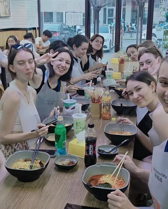 终于明白中俄免签为什么来的那么晚了！为什么中俄两国这么铁杆的伙伴，互免签证却