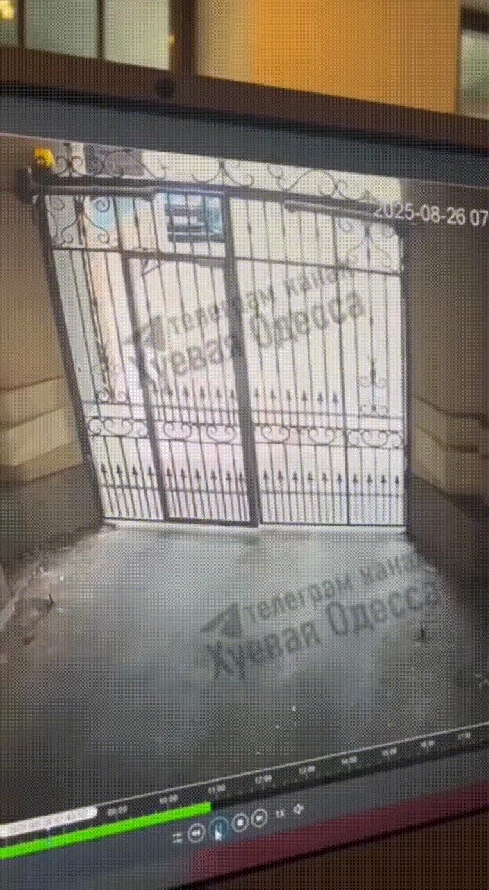 【这名乌克兰人为何能逃脱强制征召？】敖德萨征兵行动队的三名队员，奋力追