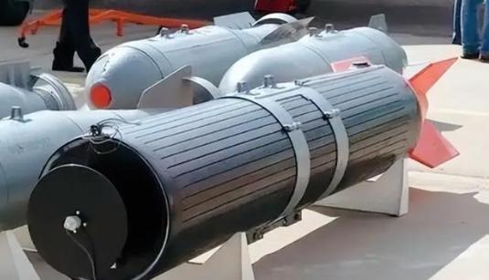 美台会用石墨弹攻击三峡吗？中国可以霸气警告全世界，任何国家只要对中国的三峡大坝，