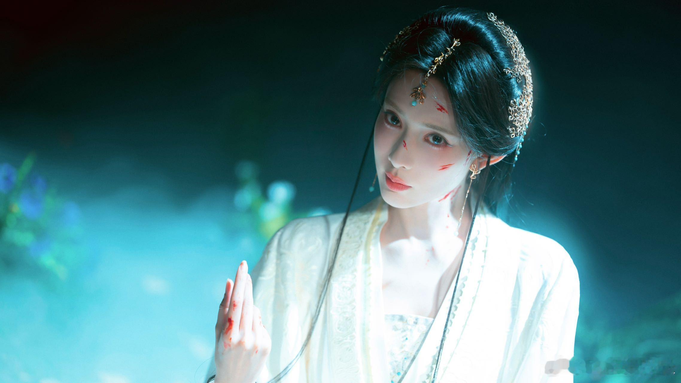 孟子义美人带血的含金量百花杀🥀战损写真解锁全新风格，血迹衬得五官更有故事感，角