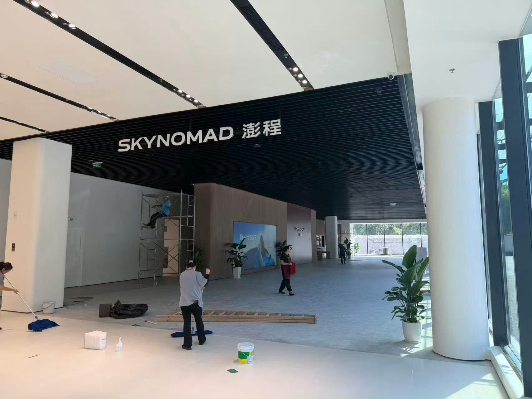 疑似小米skynomad门店位置不错，大商场的大门口！