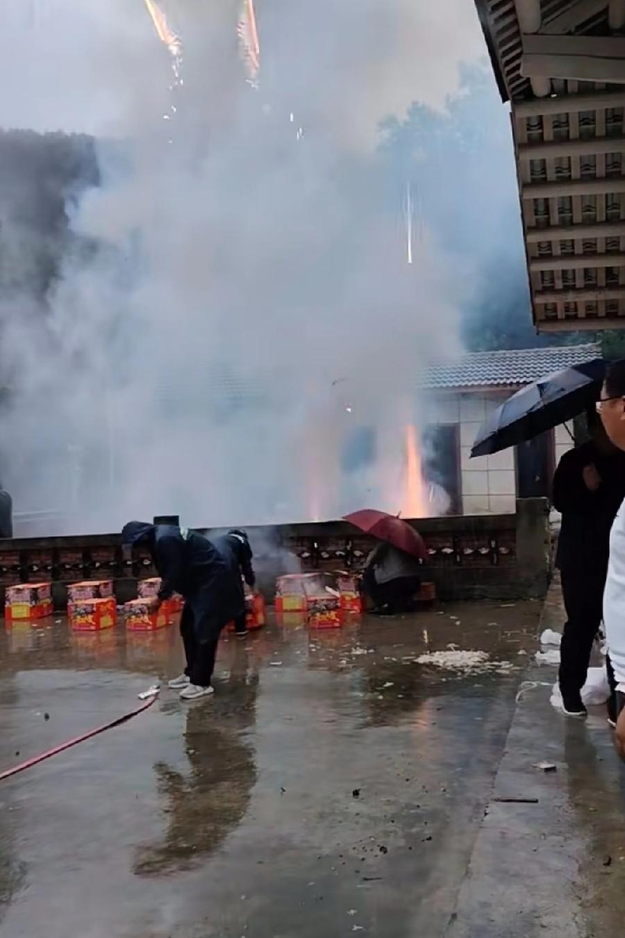 “年轻时努力赚钱，老了再好好享福”这句话也许一开始就是骗人的！我认识的一个身价