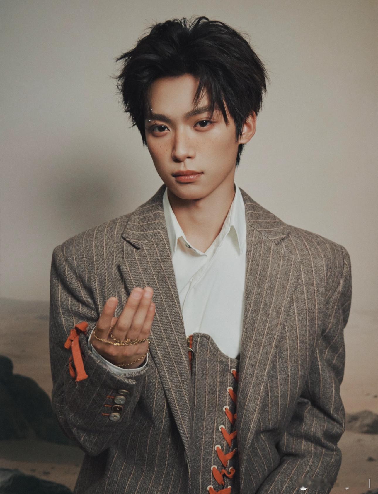 梓渝被私生上次打头搞应激了梓渝也才20出头啊能不能对他好一点他一直在努力真诚