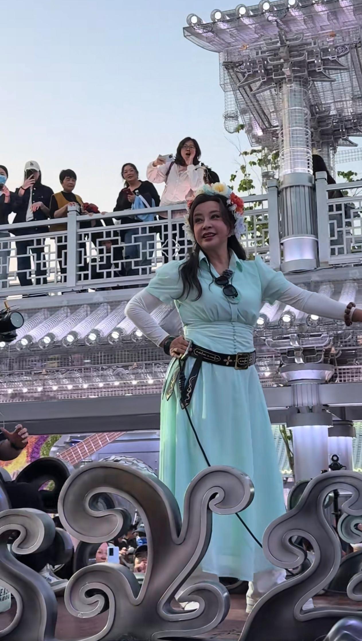 只要她不演婴儿，就随她吧！不过她心态好、体力也好！