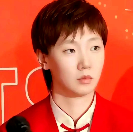 王曼昱3：4输给孙颖莎后接受采访：1、恭喜莎莎夺得女单冠军。我已经尽力了。