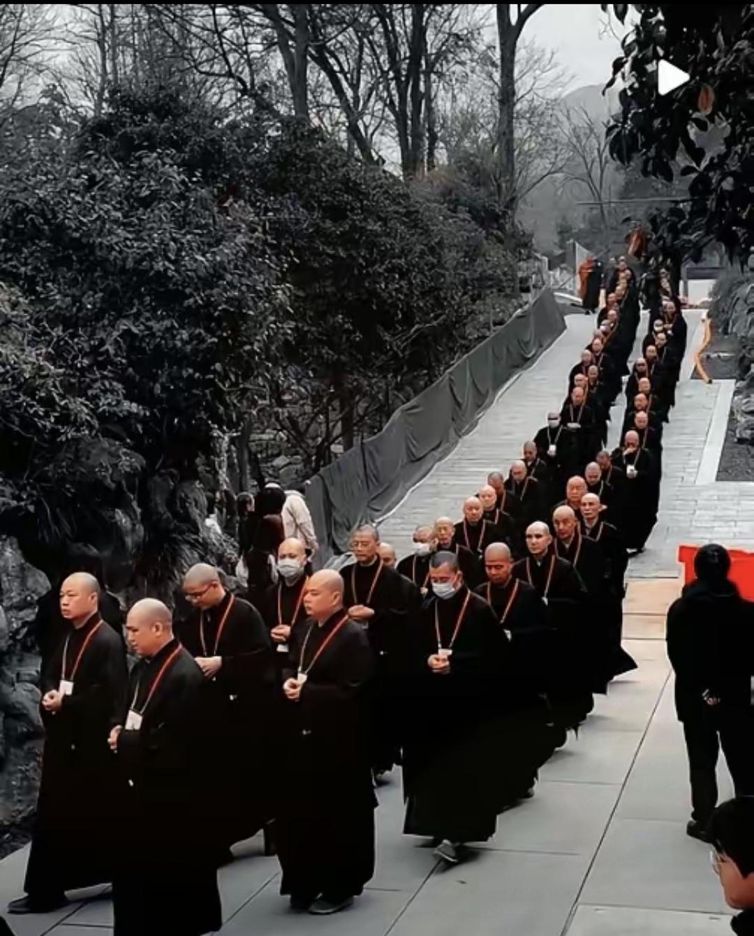 浙江有4057座寺庙，全国最多。不是新修的，大部分是老庙翻新或恢复登记的。