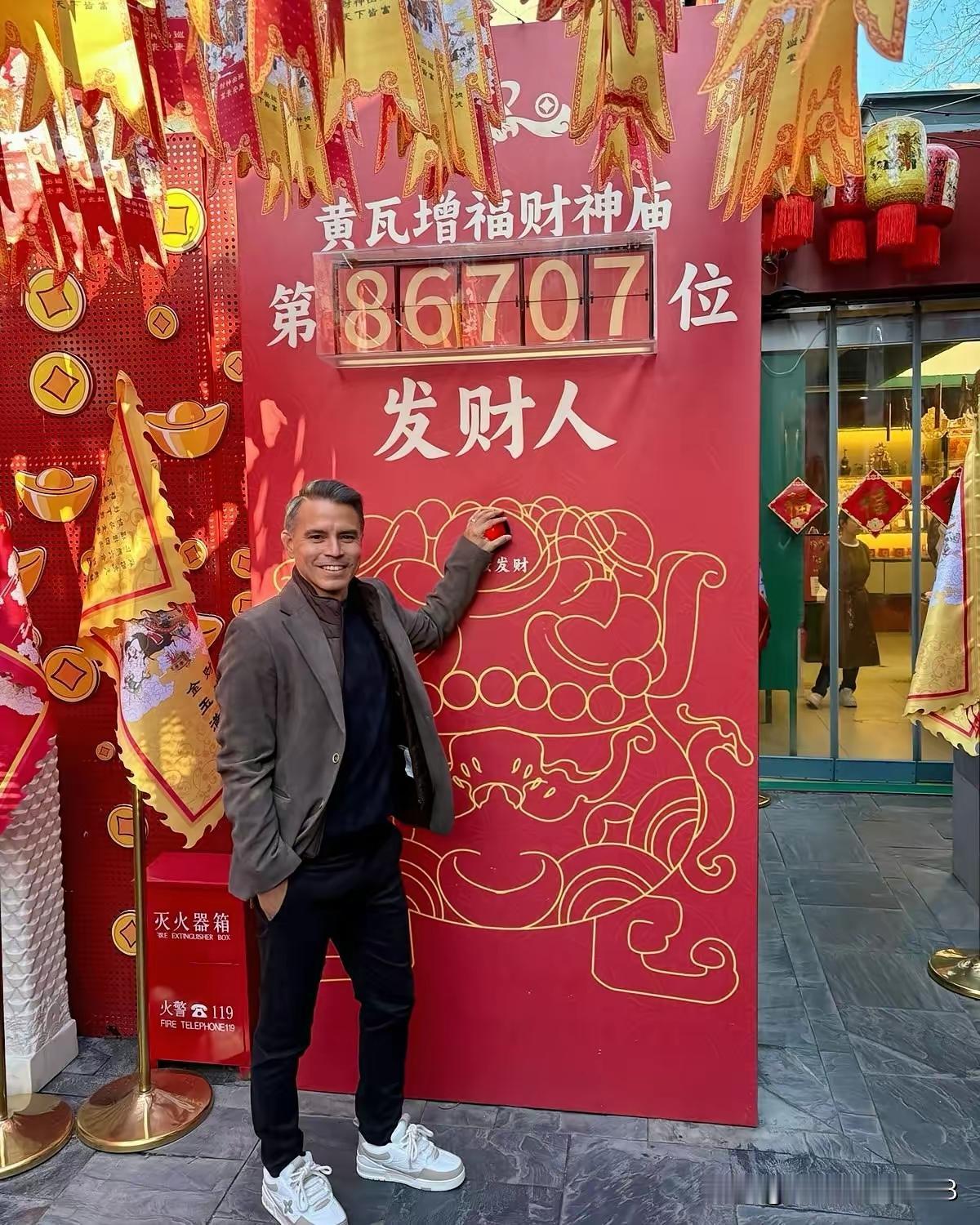 萨维奥拉？怎么感觉比年轻时帅好多呢？