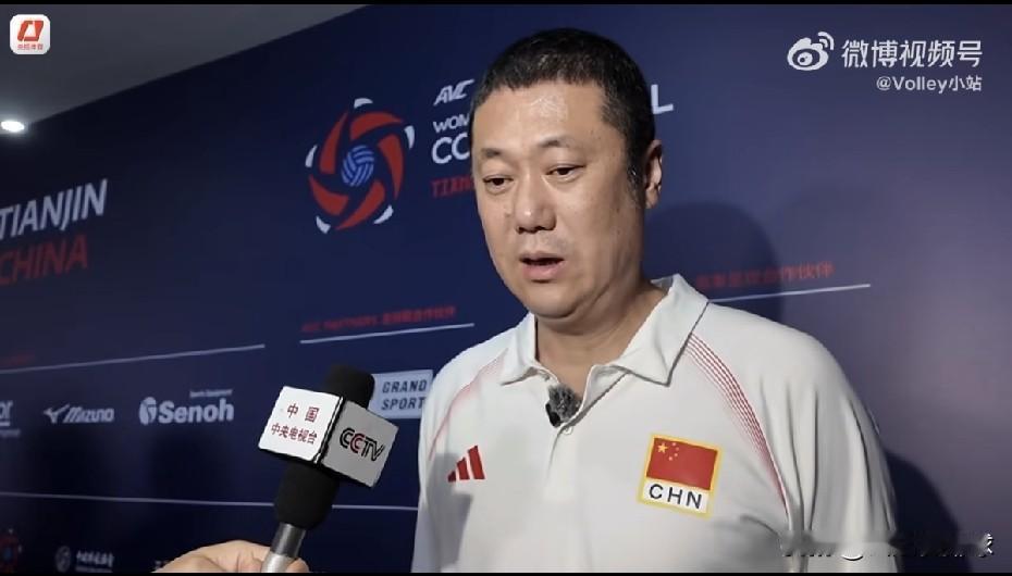 孱弱的接应负效率！龚翔宇+唐欣+杨舒茗共同撑起中国女排2号接应位置，结果右翼几乎