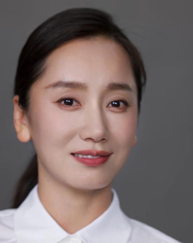 董晴是永远都不会离婚的，原因很简单，不是因为她和老公财产纠葛太多，而是因为她老公