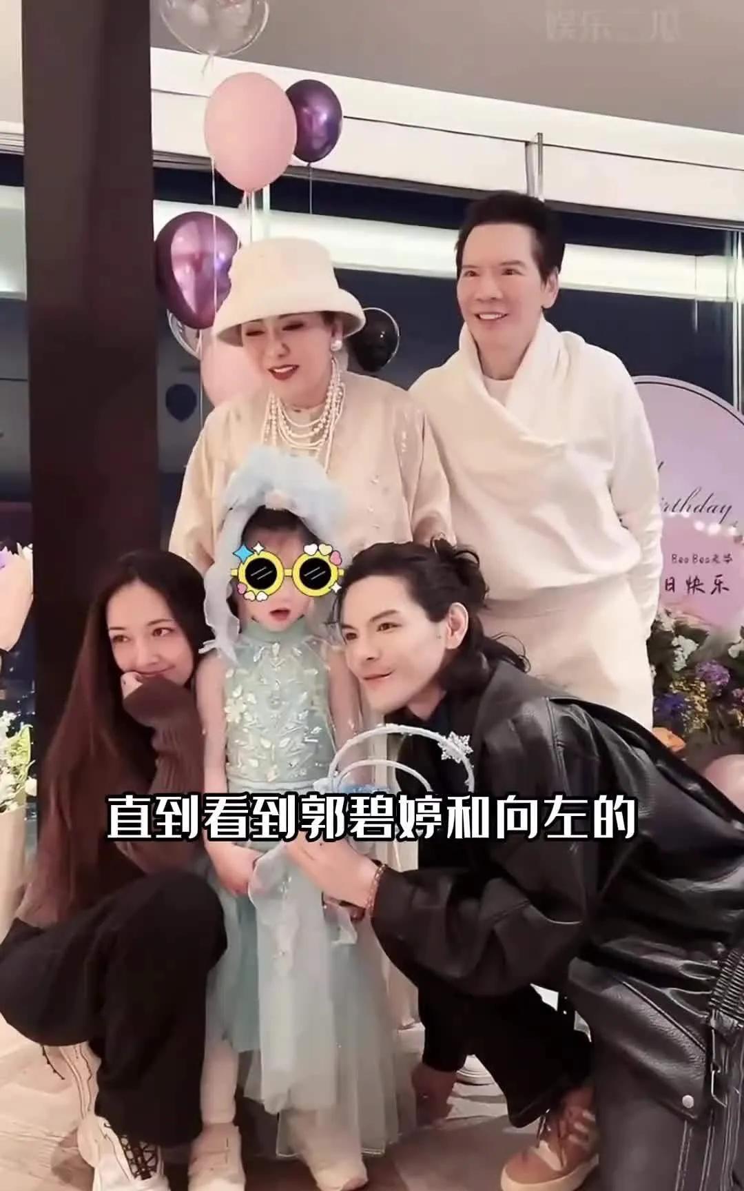 向佐晒女儿正脸照，幸福满溢引祝福近日，向佐在社交平台上大方晒出女儿的正脸照，瞬