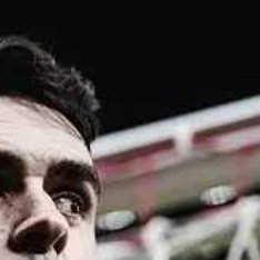 在上海海港前外援奥斯卡宣布退役后，上海海港跟队记者刘闻超发文谈到了奥斯卡。上海海