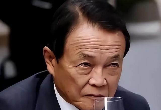 大佬开始对高市早苗下手了！麻生太郎之前把高市早苗捧上天，现在又公开骂她胡言乱语，