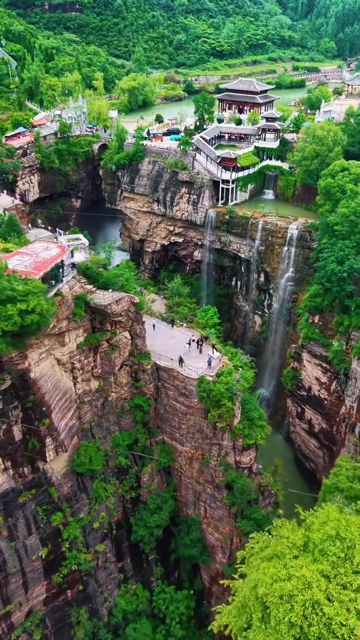 山西西崖沟。是山西最低调的景区，历经四年之久，投资二十六亿之多的国家四a级景区