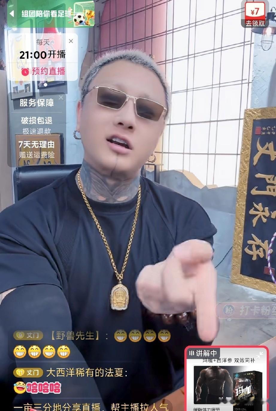 李天佑嘲讽方丈脑子不够使，你看巴扎黑闹离婚，歌也推火了，一个月挣一千多万，到处都