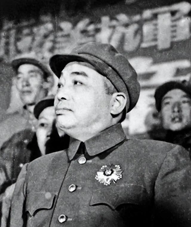 朱老总在彭德怀落难时说过一句公道话：我们最难走的路是他走的，我们最难打的仗是他打