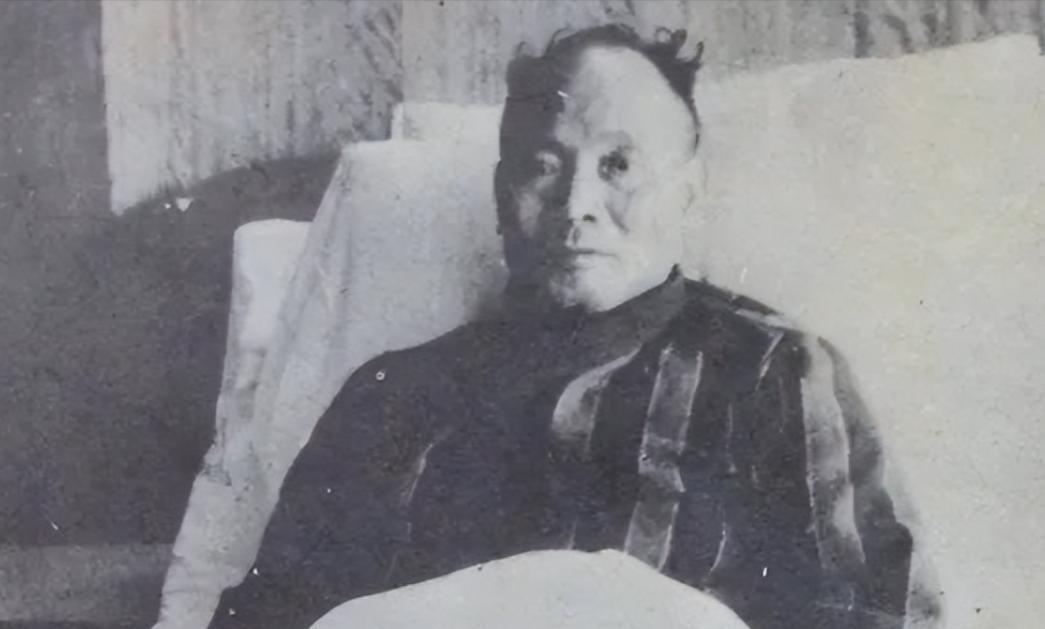 1954年汤恩伯死在手术台上，蒋介石只是轻飘飘地说了一句：死了也好。汤恩伯是蒋介