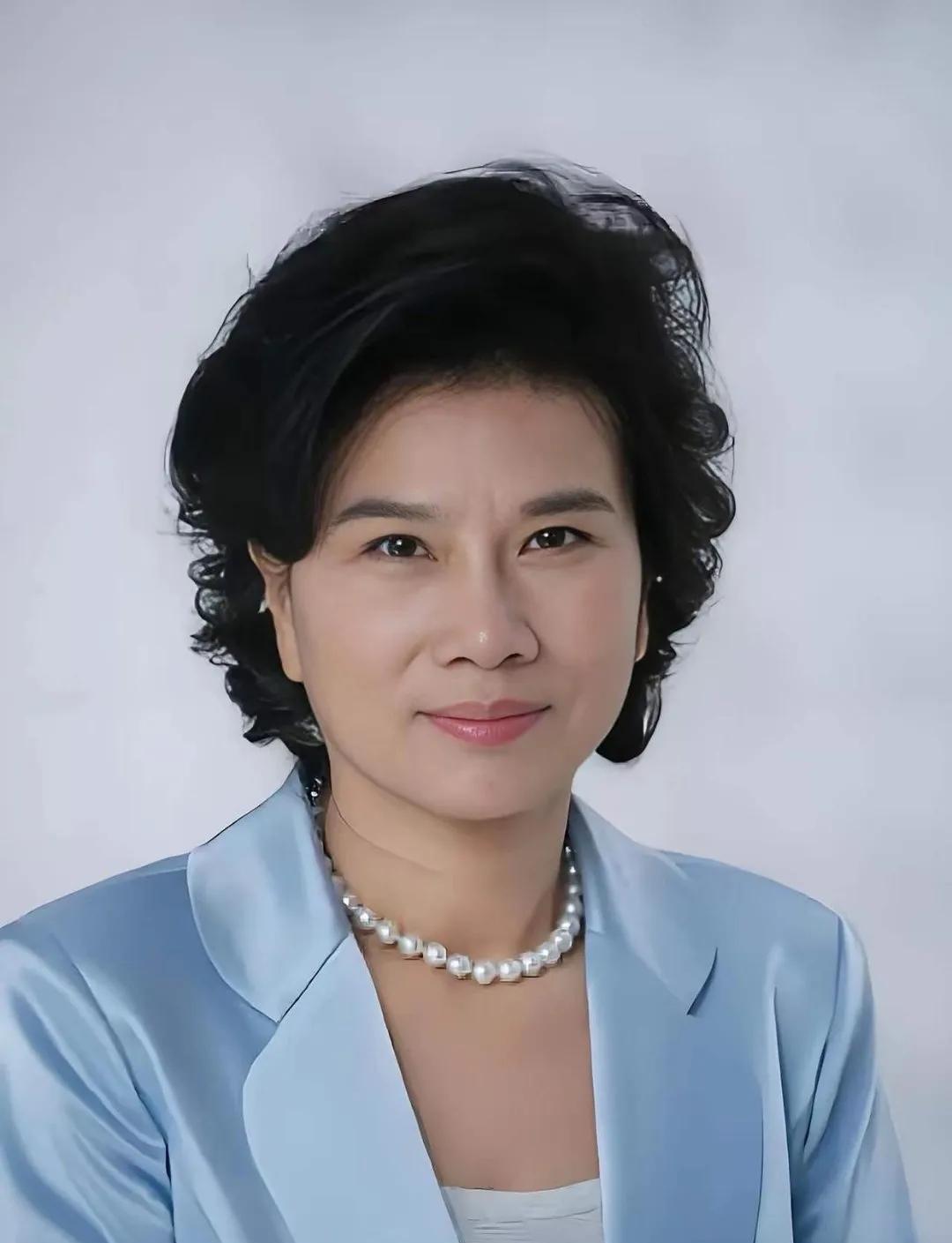 董明珠又放狠话了。6月30号格力股东会上，她对着400多号人直接开怼：“家电
