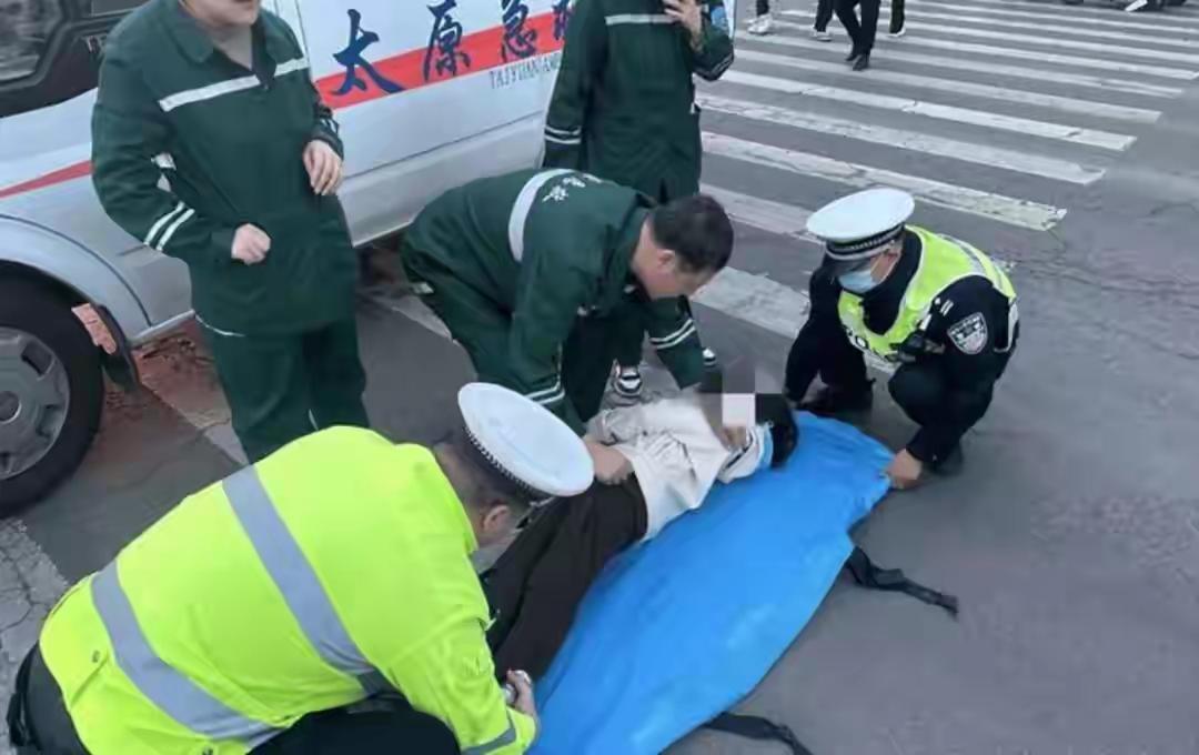 🚨西安女司机高速口倒车撞摩托反索赔，交警判全责罚20004月25日，西安