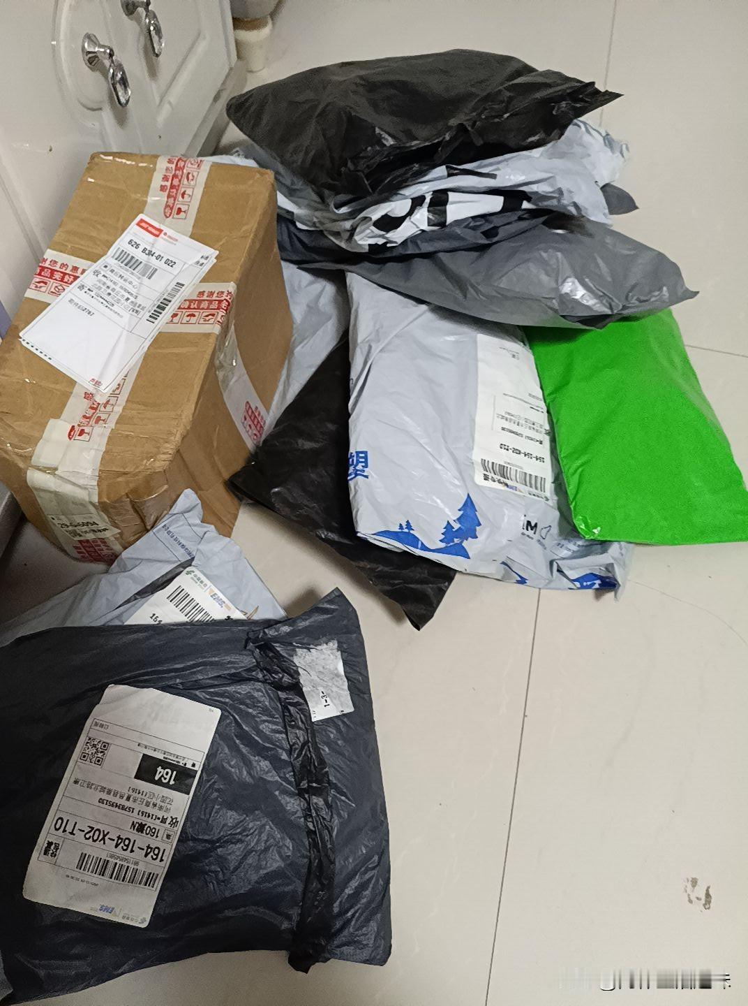 真彻底麻了，今天又是二十多件退件！跟抖音上教人做拼夕夕电商卖热水袋，刚开始看着