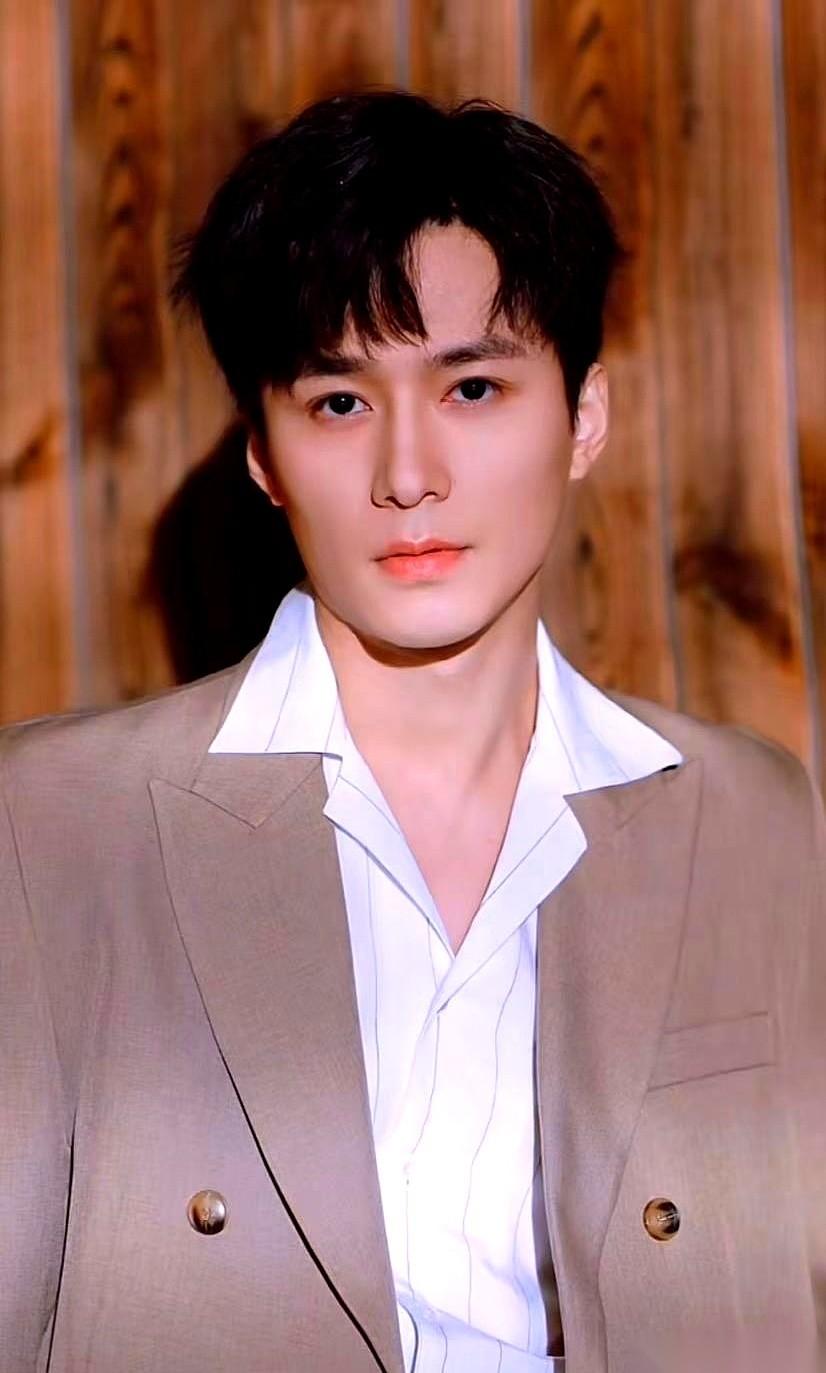 刷了一晚上短剧，我终于悟了。王皓祯的吻戏，那股劲儿到底是从哪来的。别再吹什么