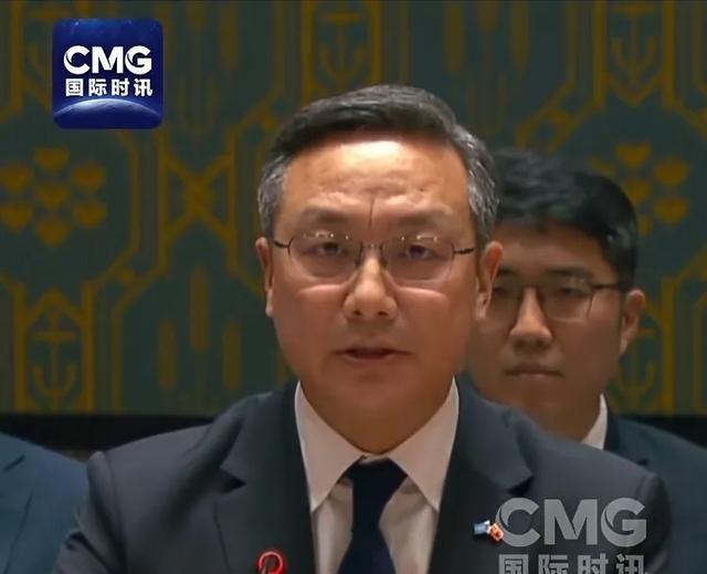 中日联合国激烈交手！中国代表罕见“铁拳”出击，打得对方毫无还手之力！2025