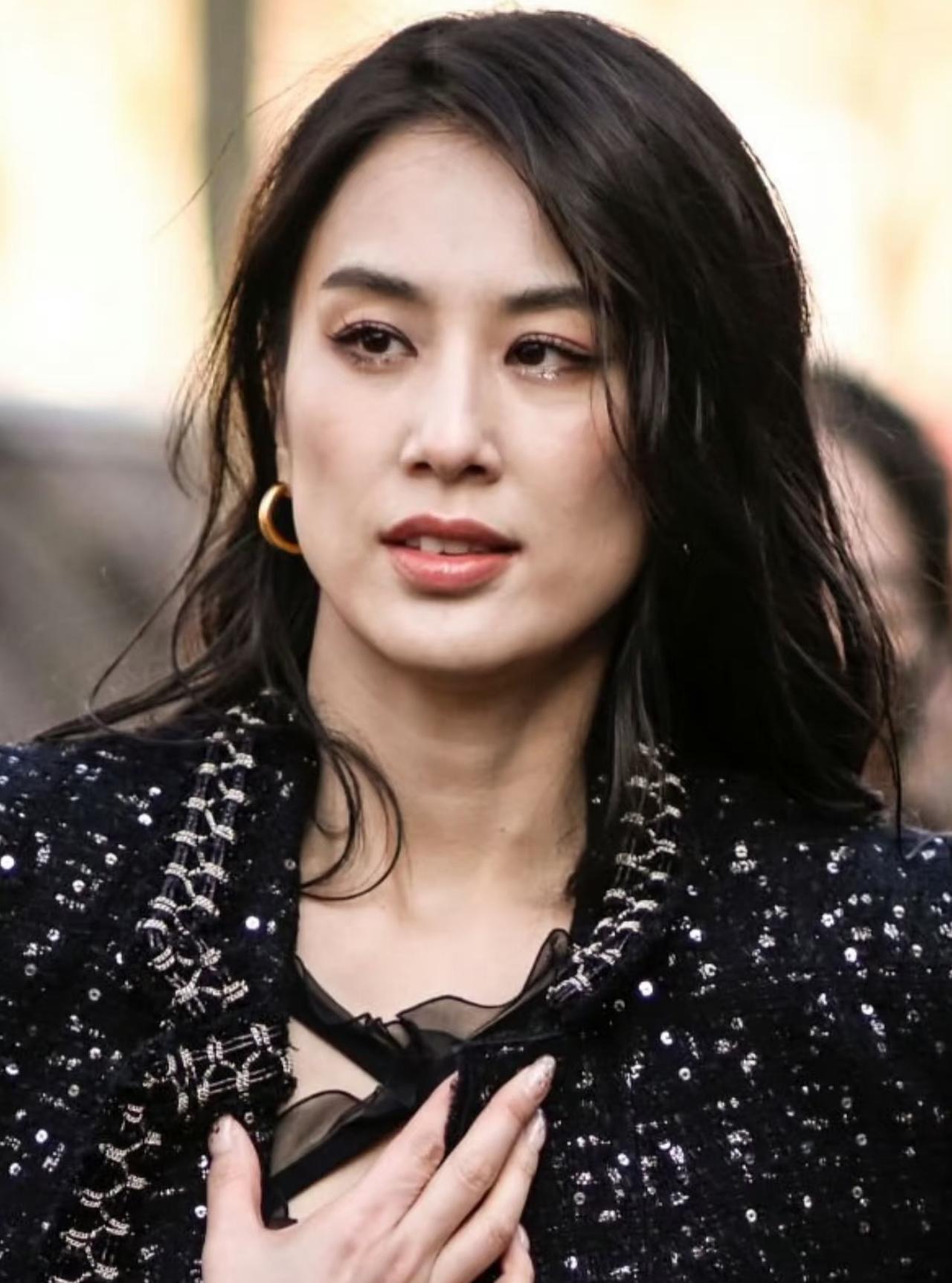 我敢说，黄圣依绝对后悔带妈妈来上综艺了不是因为她妈妈太强势，也不是因为她太能