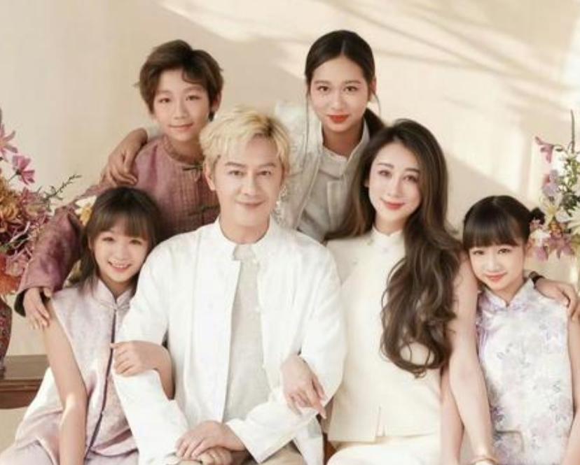 陈浩民一家被困阿联酋还挺让我意外的毕竟常看八卦，这一家人给我的印象就是日子过的