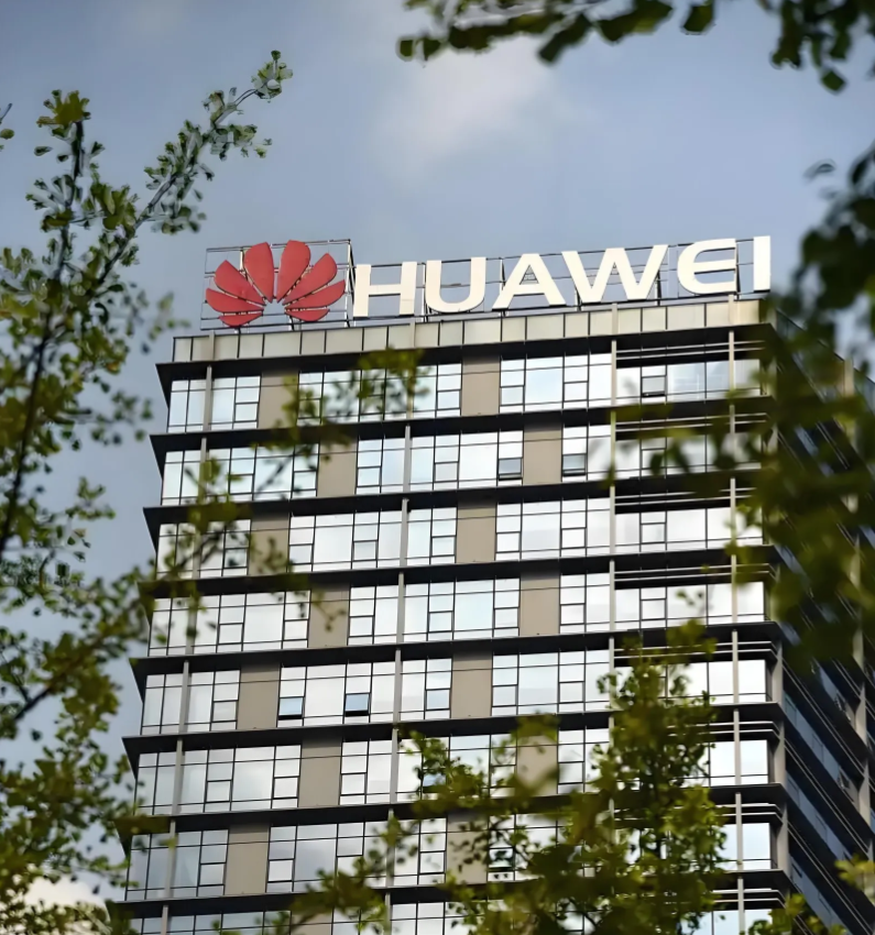 其实大家不难发现华为和行业友商最大的区别在于华为可以凭借自身雄厚的科研资源去帮助