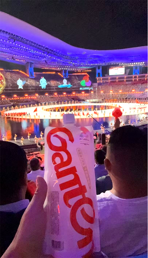 “全运会”上网友们晒出的软包装饮用水, 来自萧山这个村