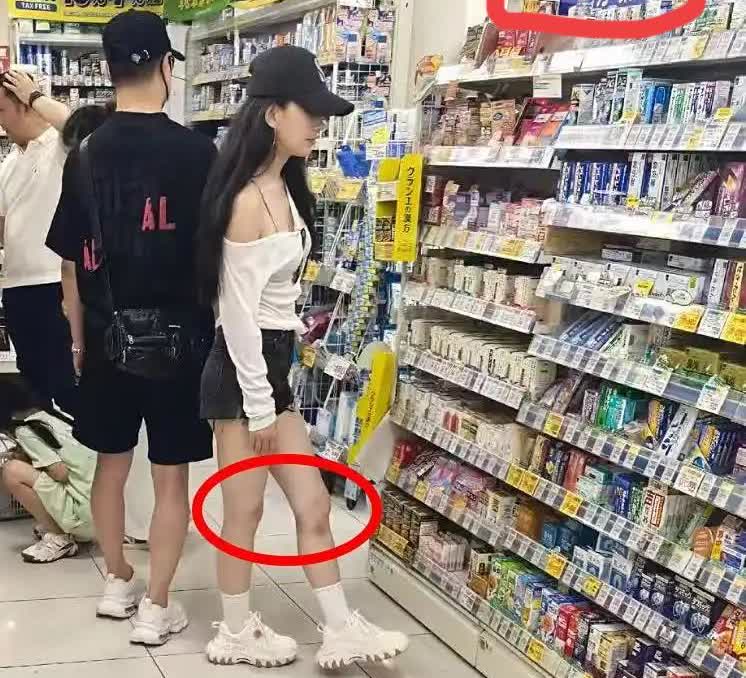 森林北两膝盖满是淤青，罚汪峰陪她去日本药店买货？35岁的森林北简直太拼了