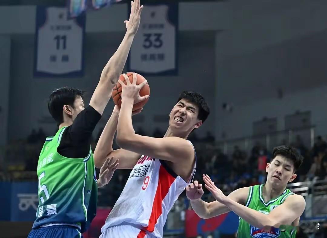 文班亚昕？大番薯？这都不重要！重要的是徐昕获得了足够的上场时间和球权。每场20分