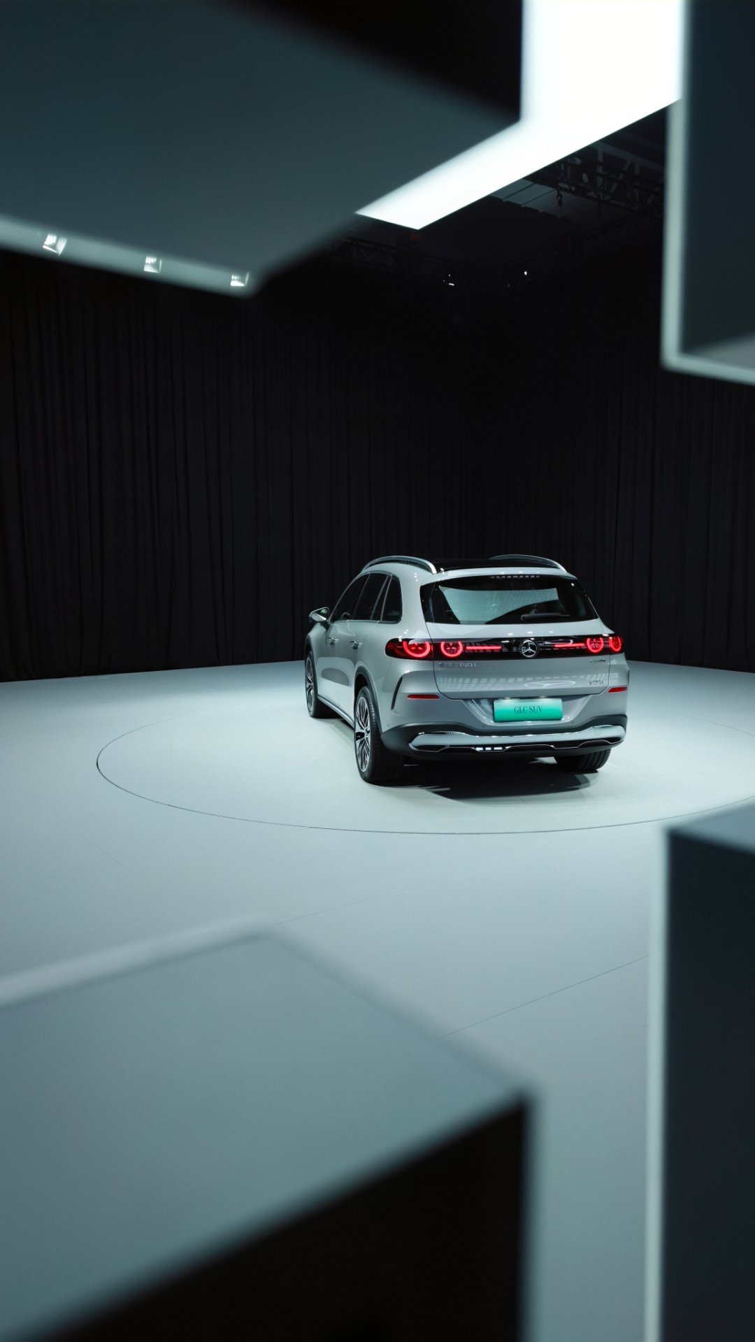 简单的跟大家分享下新的GLCL纯电版~国产加长后，长度比卡宴还长……轴距30