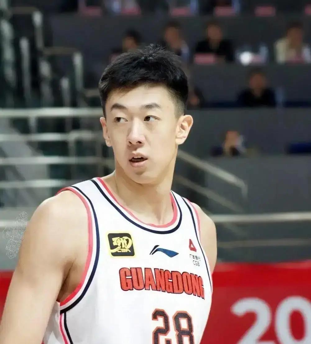 13分7板，徐昕打出来了！广东球迷昨晚刷屏，不是因为周琦，是替补中锋徐昕。