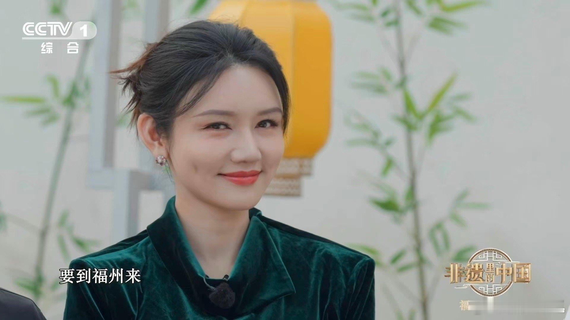 开坛有酒香的鲜汤漳港海蚌肉质清甜，只需短暂汆烫，就能锁住最佳口感，搭配澄澈的三