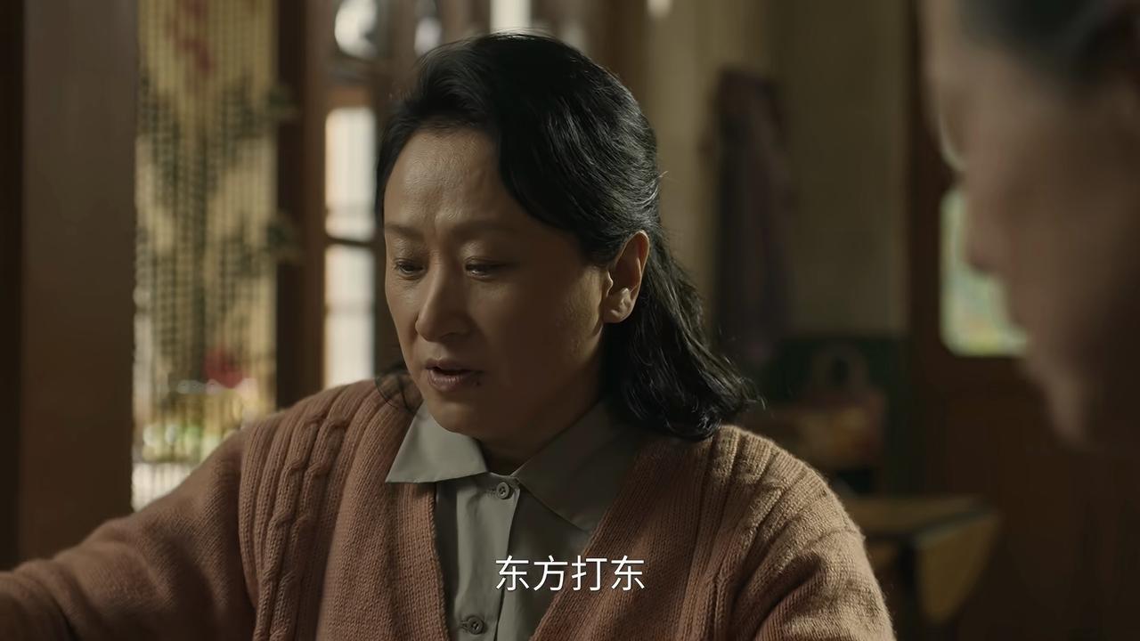 《六姊妹》中何老六的婆婆真的是一个奇葩。之前儿媳妇怀孕的时候，是小心翼翼的伺