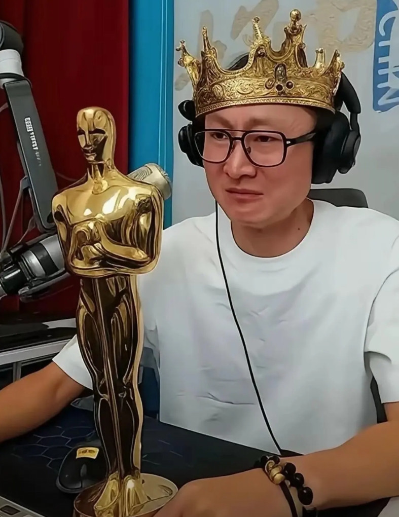 特斯拉刚推新款，蔚来就官宣降价，这反应速度，感觉蔚来真是被市场竞争逼到墙角了。8