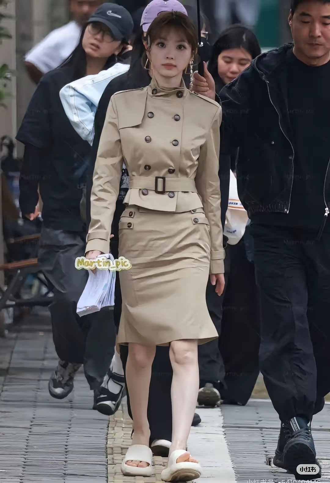 感觉田曦薇这个比例很舒服啊，为什么会说她是五五分？平底鞋穿着这看起来最起码也是四