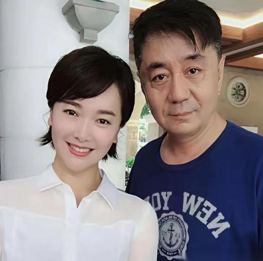 2010年10月，左小青与比自己大二十岁的高权健在上海和香港两地举行了婚礼，20