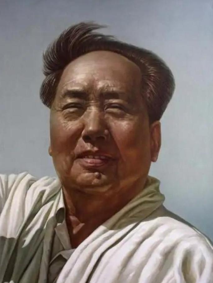 1974年，81岁的伟人最后一次游泳，上岸后沉默许久，说：“我浑身没力气，游泳也