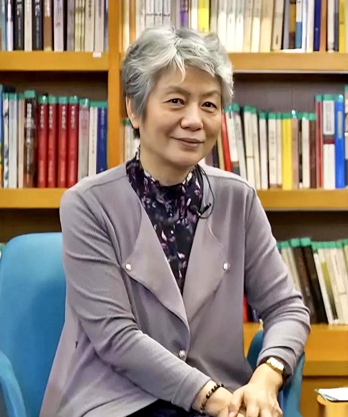 “千万别过度尊重你的孩子。”心理学教授李玫瑾扔出的这句话，扯下了无数家庭的遮羞布