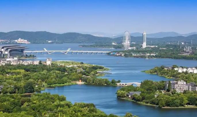 你敢信吗？太湖底下有2.3米厚的淤泥，可上面才盖着不到1.9米的水。换句