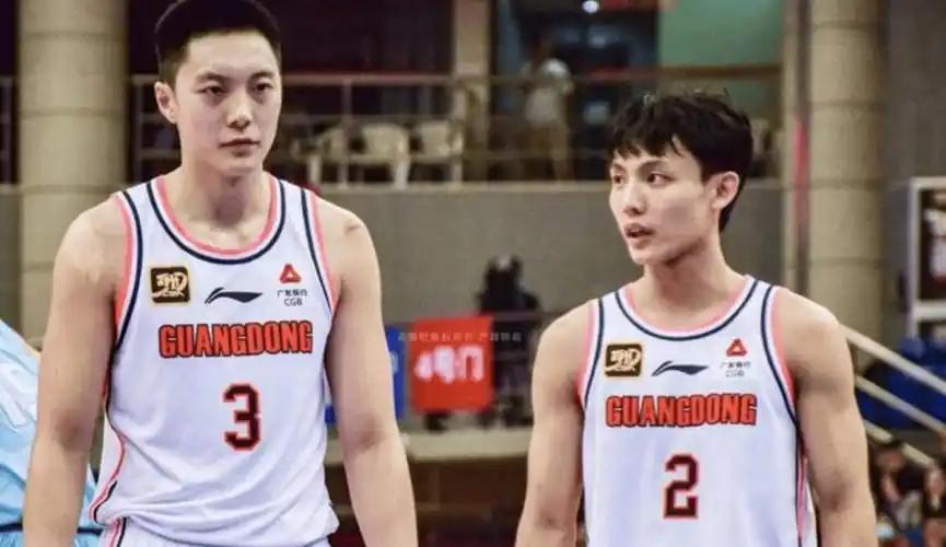 广东宏远无缘四强胡明轩、奎因尽力了大家有没有注意到末节徐杰被DNP，我来谈谈我的